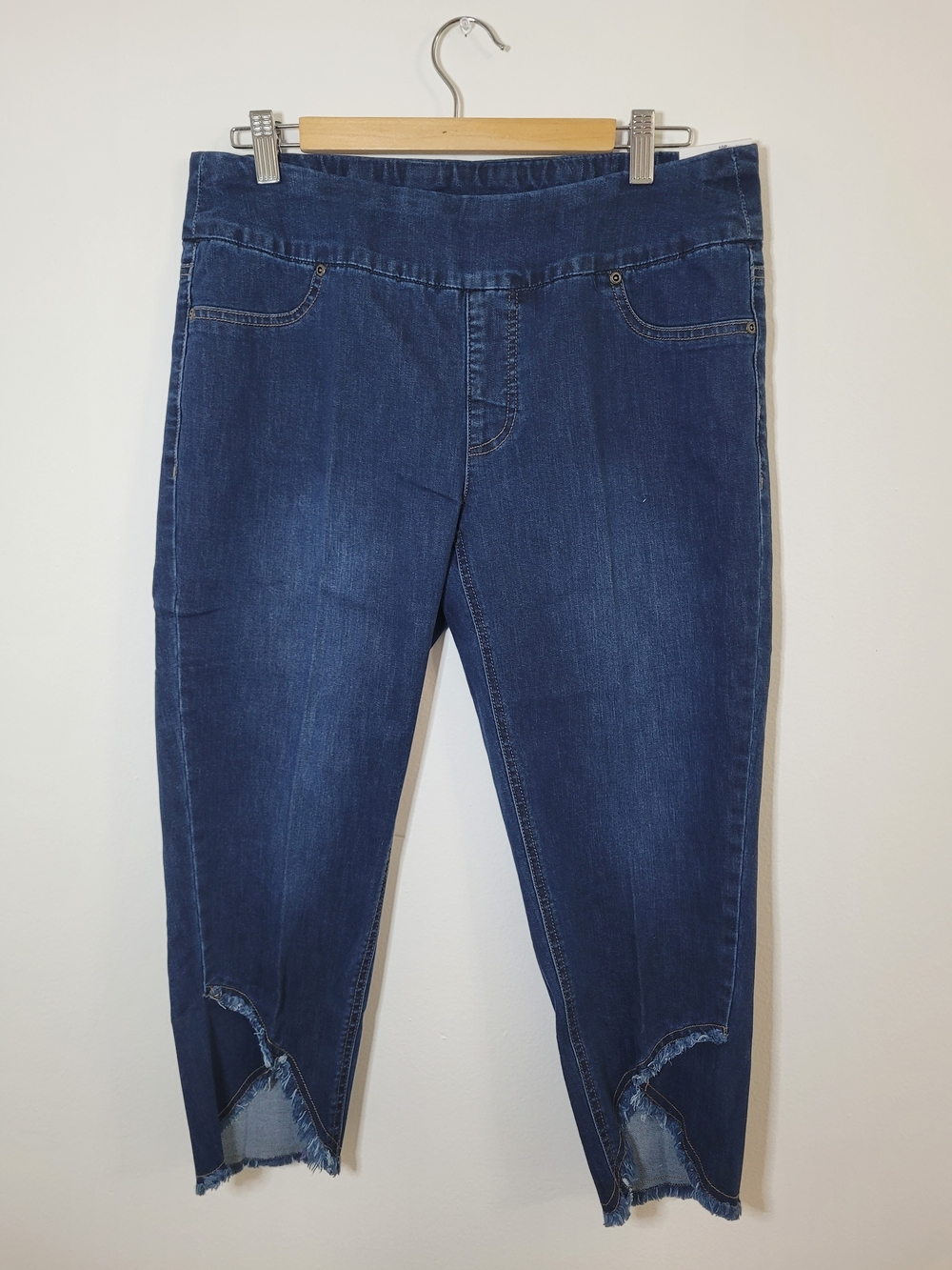 BNWT Slim Station By Multiples Denim Crop Pants Frayed Item Size 10P